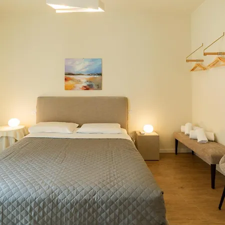 Domus Verona - Ampia Residenza Filippini A Pochi Passi Dall'Arena Room photo